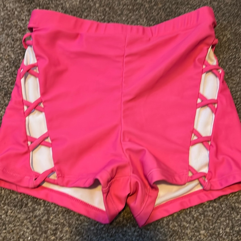 Romwe cut out pink shorts
